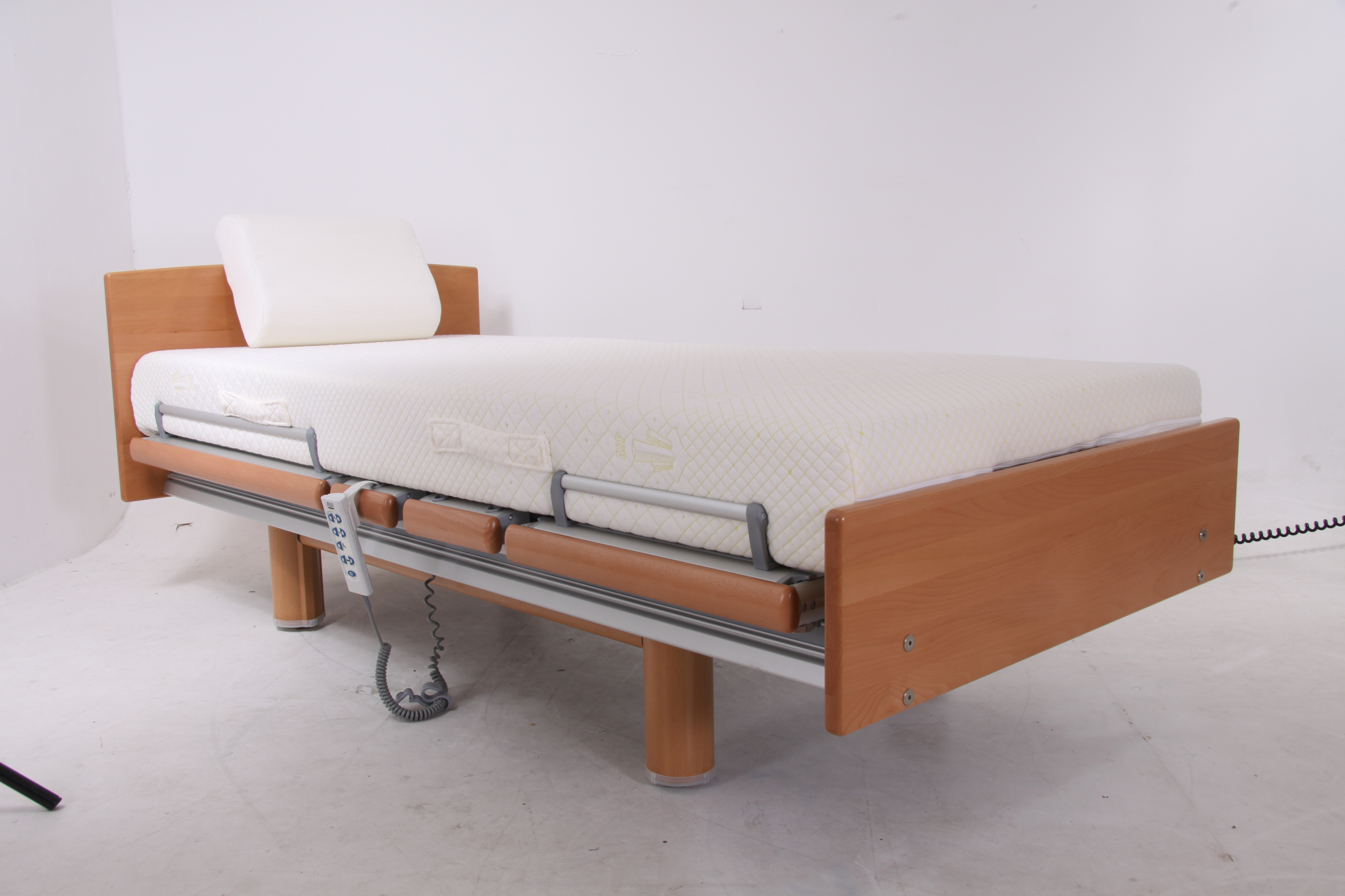 Hoog-laag bed qqq1025 Belletto 3080 MAN 100 x 200 zorgbed van Völker SCHITTEREND, EN EXTRA BREED!
